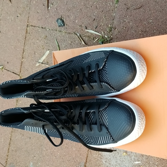 Converse - Picture 6 of 6